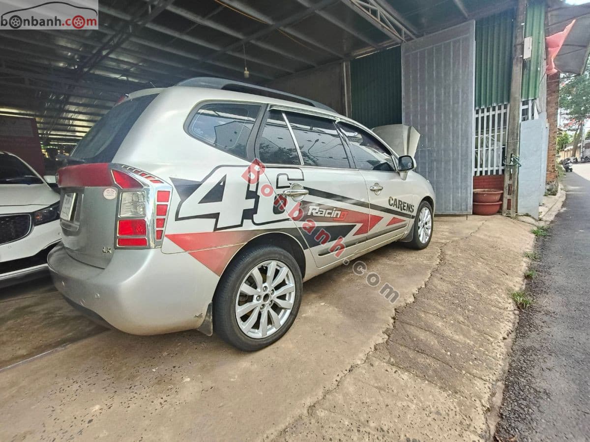 2011 Kia Carens LX 1.6 MT