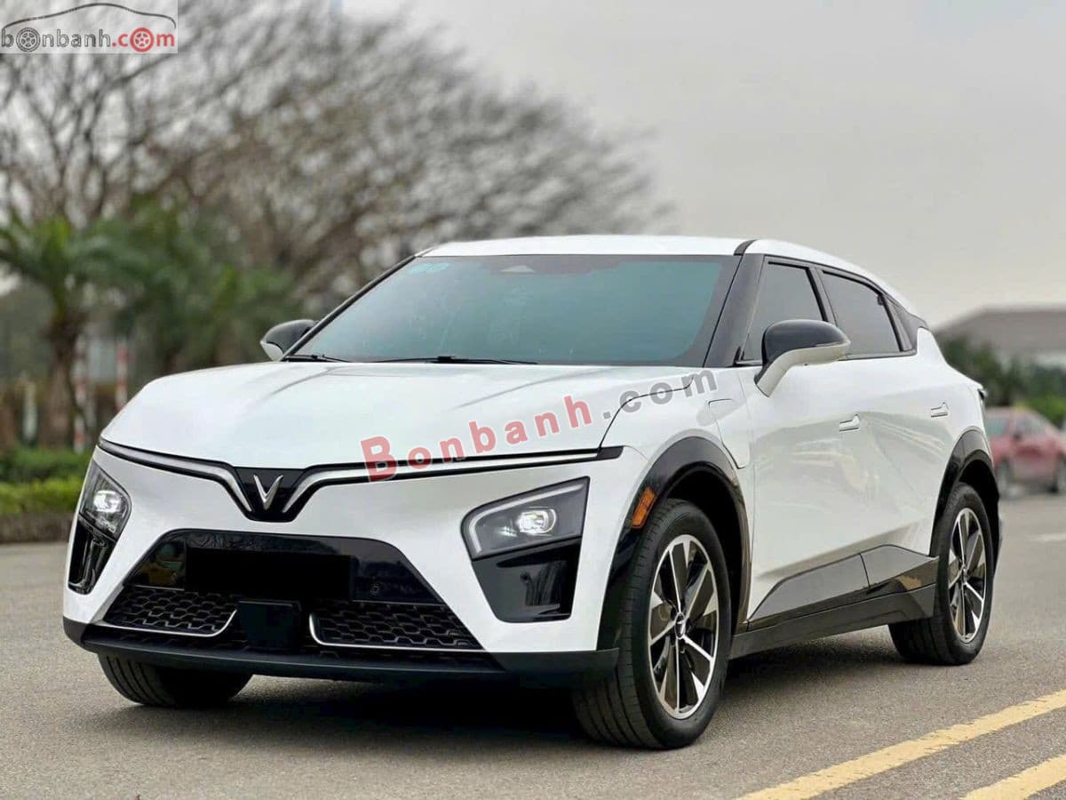 2026 VinFast VF7 Plus - Image 1