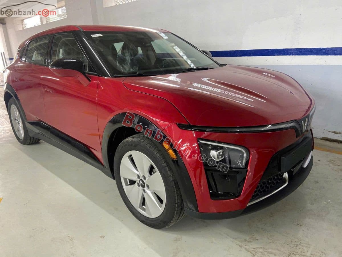 2026 VinFast VF7 Eco