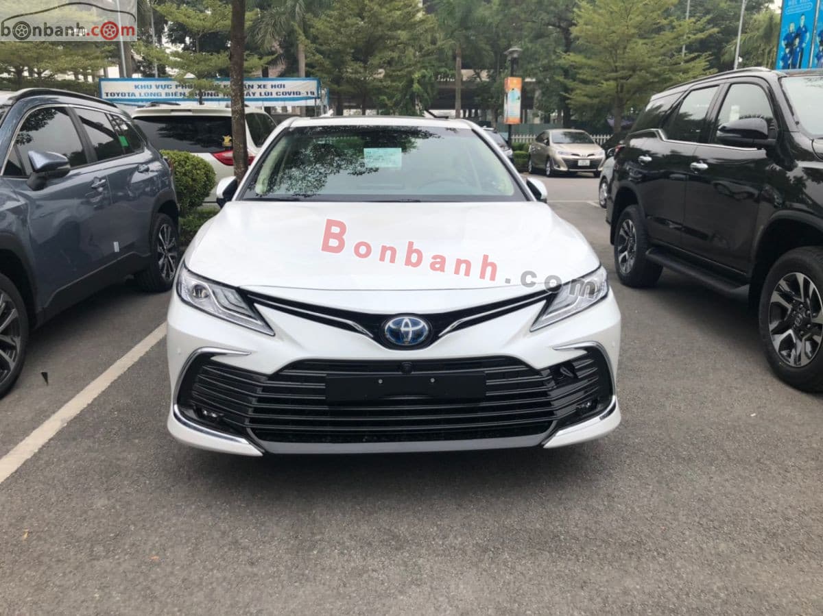 2026 Toyota Camry 2.5 HEV Top - Image 1