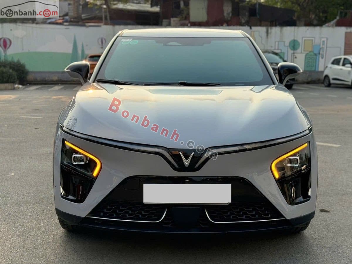2025 VinFast VF7 Plus