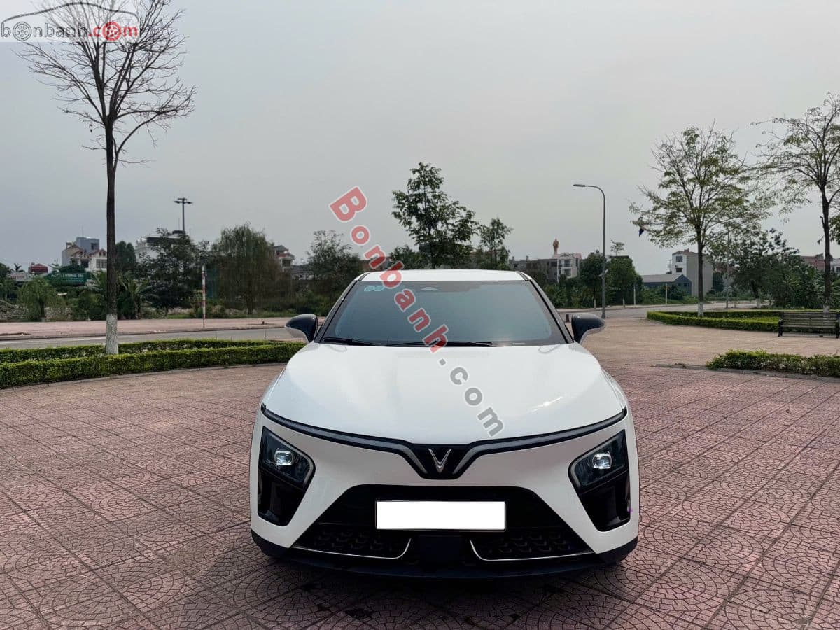 2025 VinFast VF7 Eco