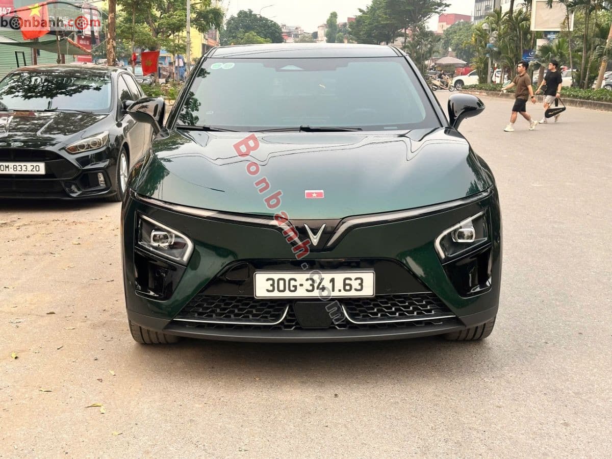 2025 VinFast VF7 Eco