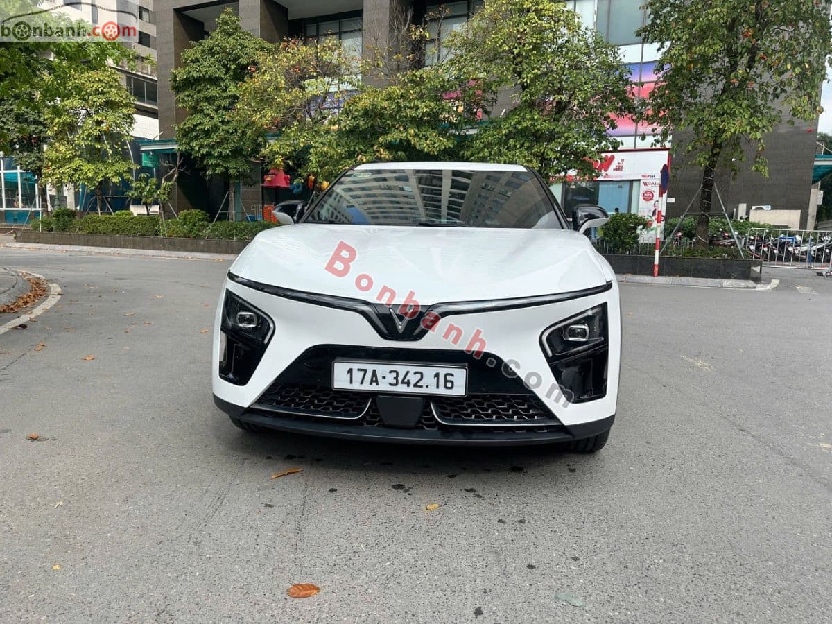 2025 VinFast VF7 Eco