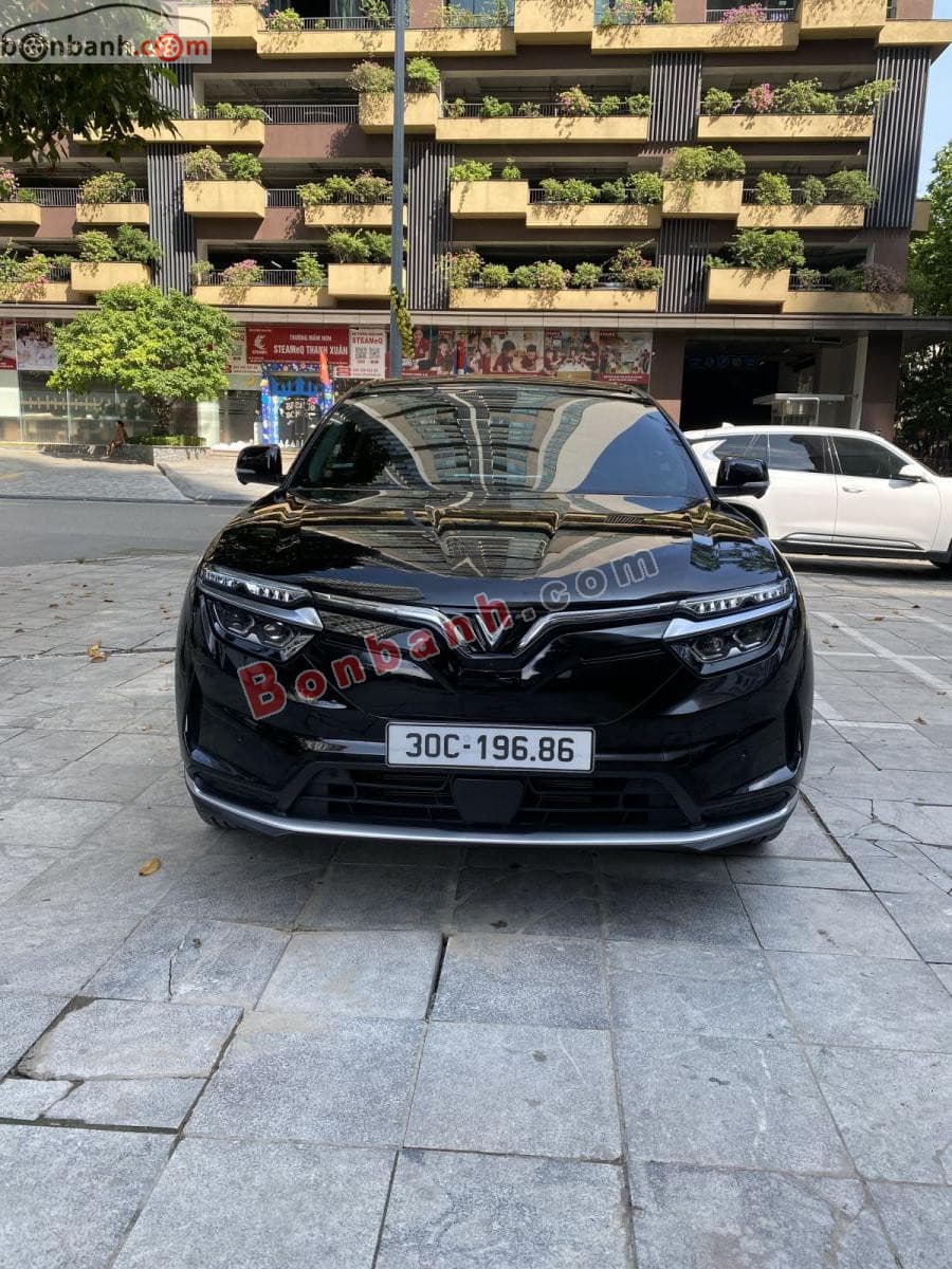 2025 VinFast VF8 Eco