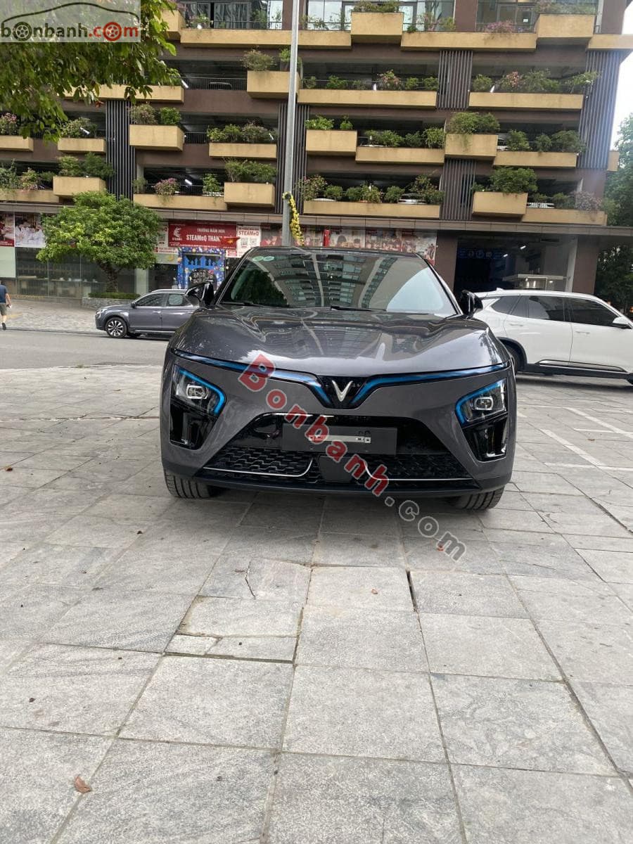 2025 VinFast VF7 Eco