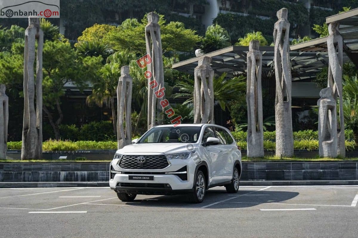 2026 Toyota Innova Cross HEV 2.0 CVT - Image 1