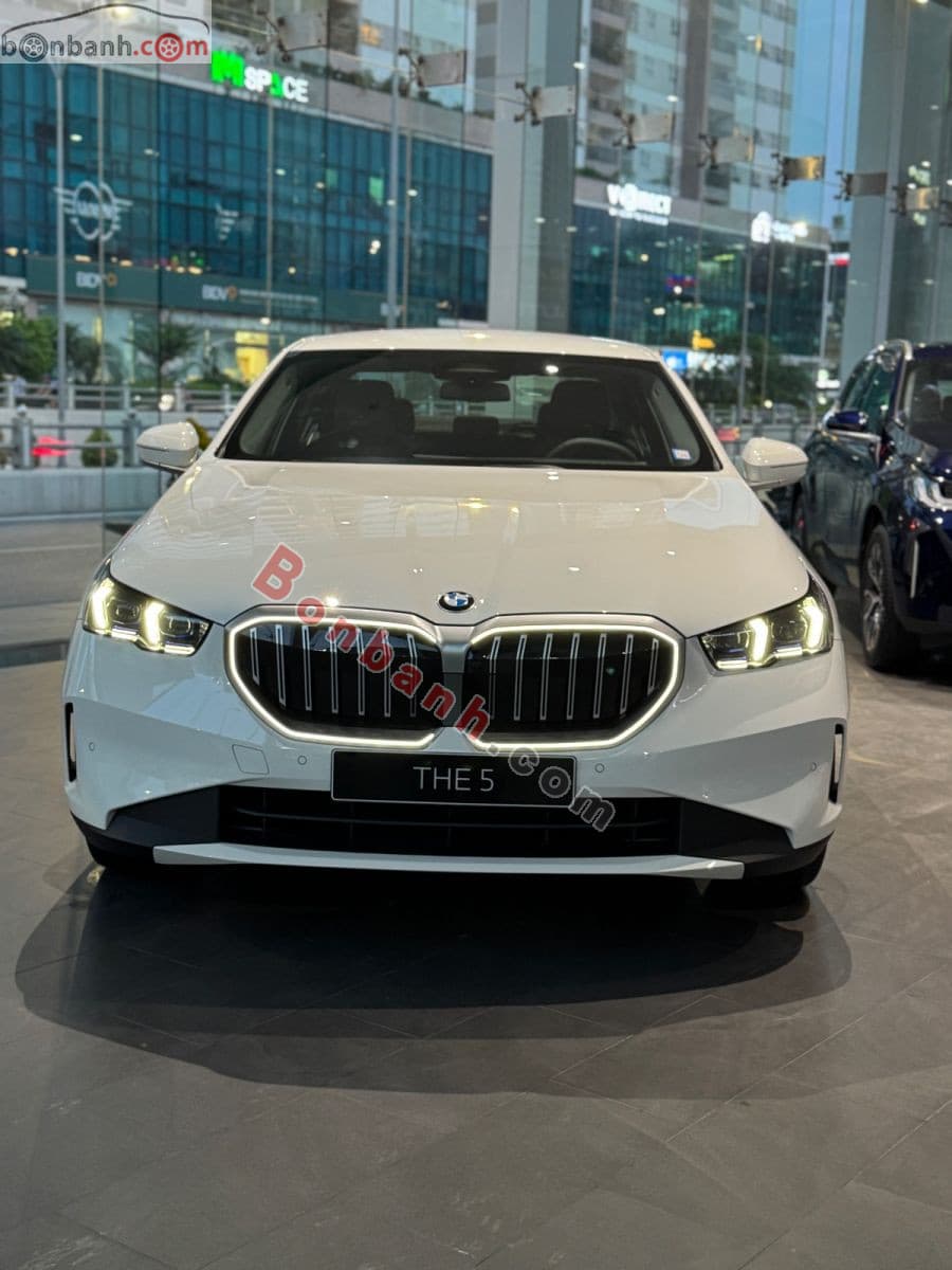 2024 BMW 5 Series 520i Premium