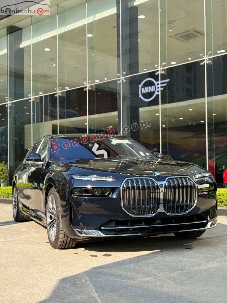 2025 BMW 7 Series 740i Pure Excellence