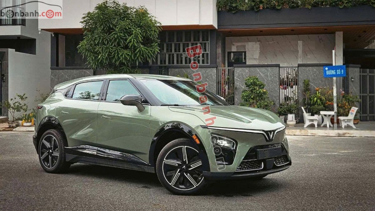 2026 VinFast VF7 Plus