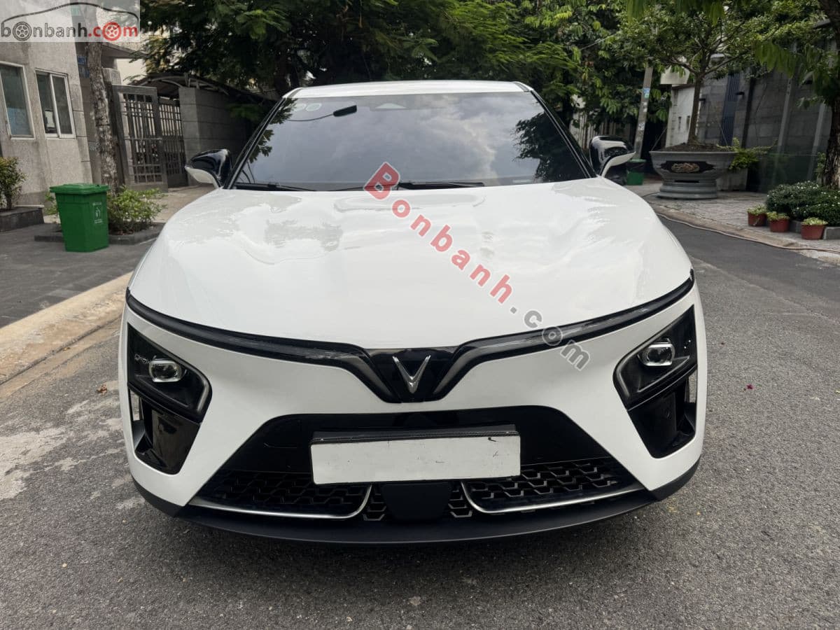 2025 VinFast VF7 Plus