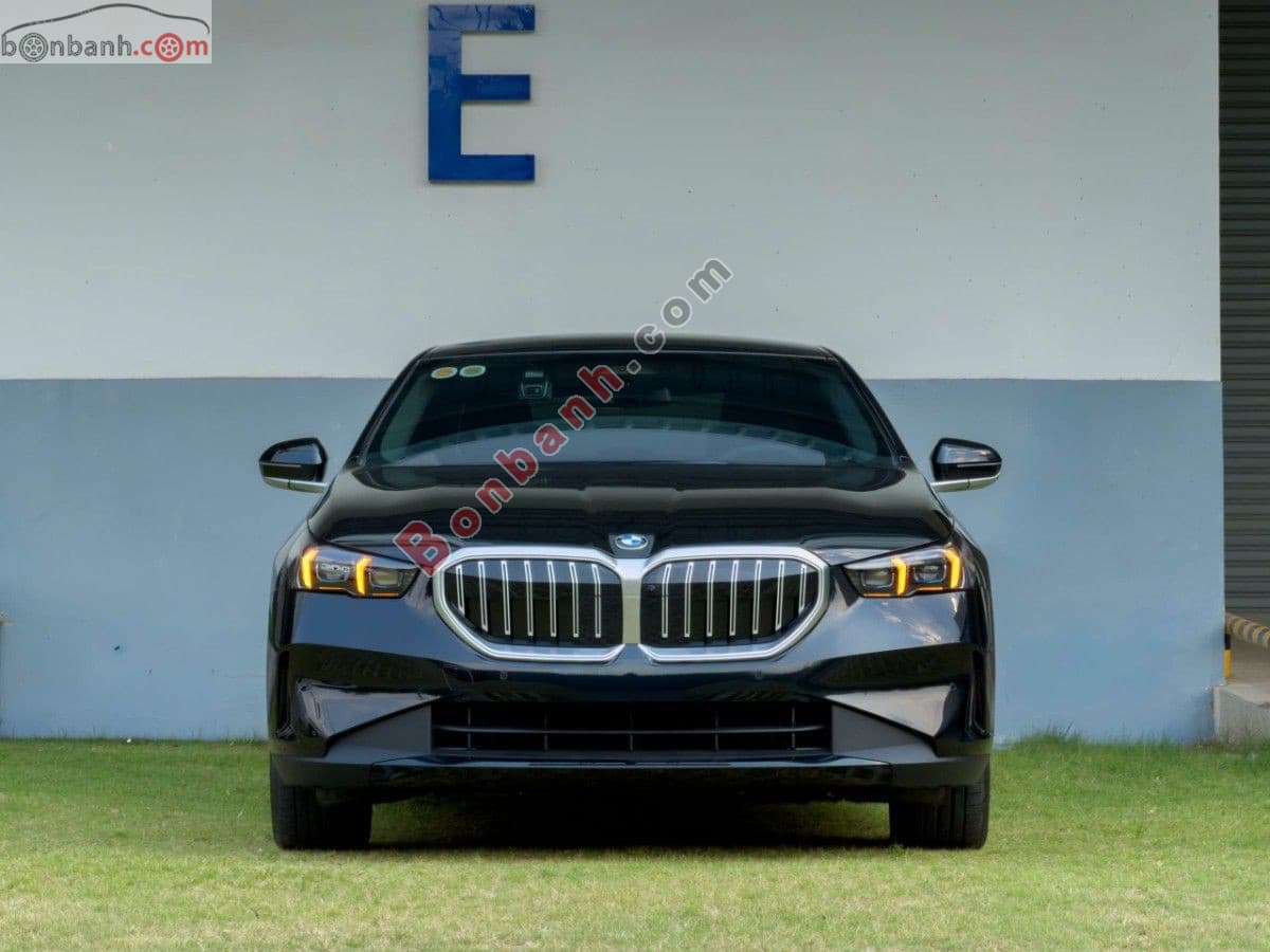 2024 BMW 5 Series 520i