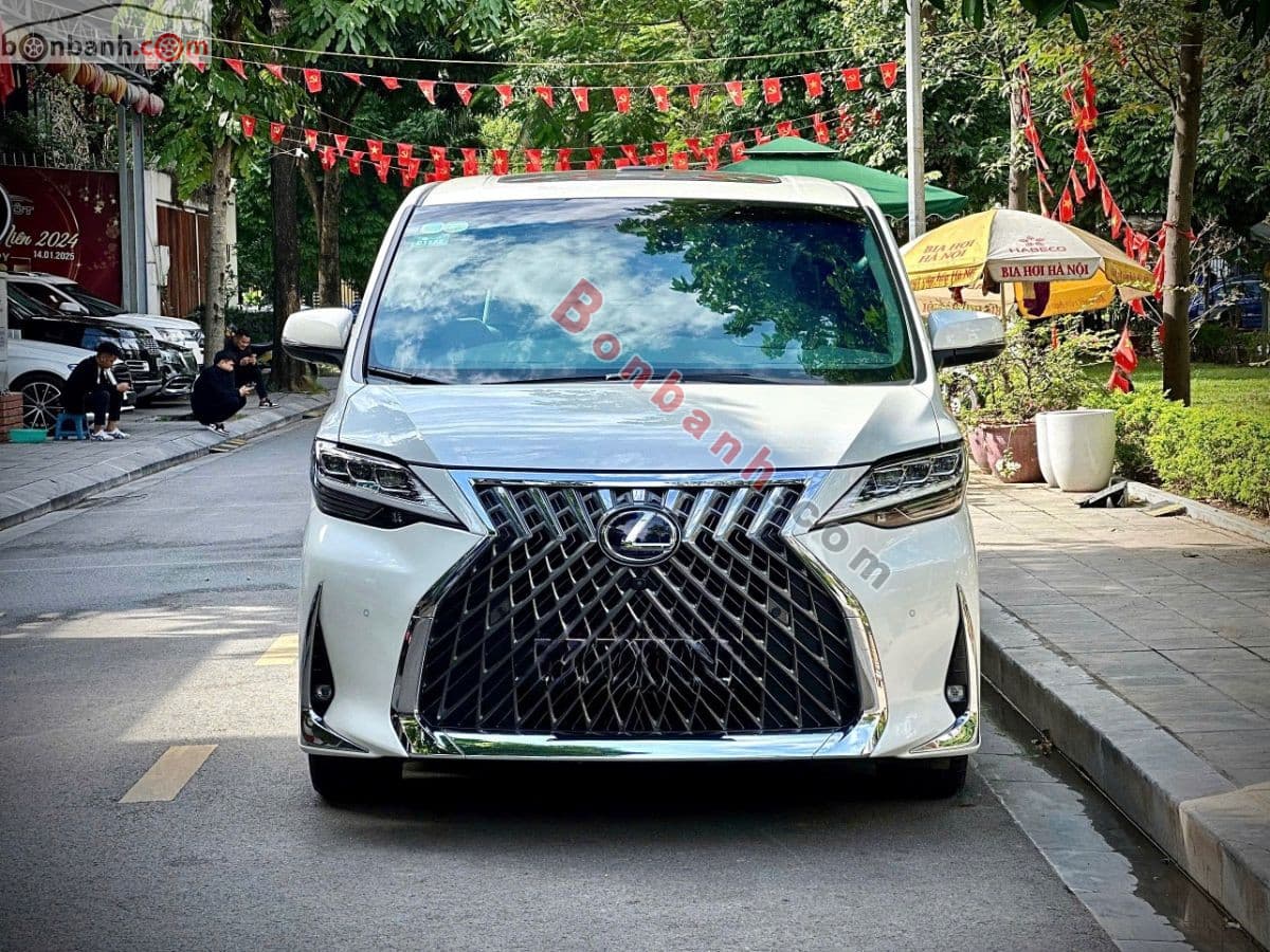 2020 Lexus LM 300h Royal Lounge