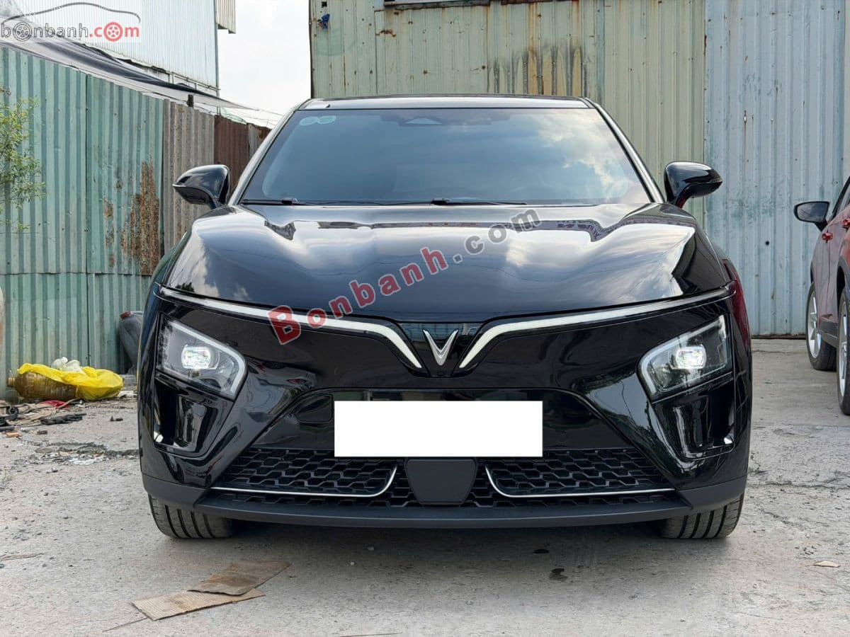 2025 VinFast VF7 Eco