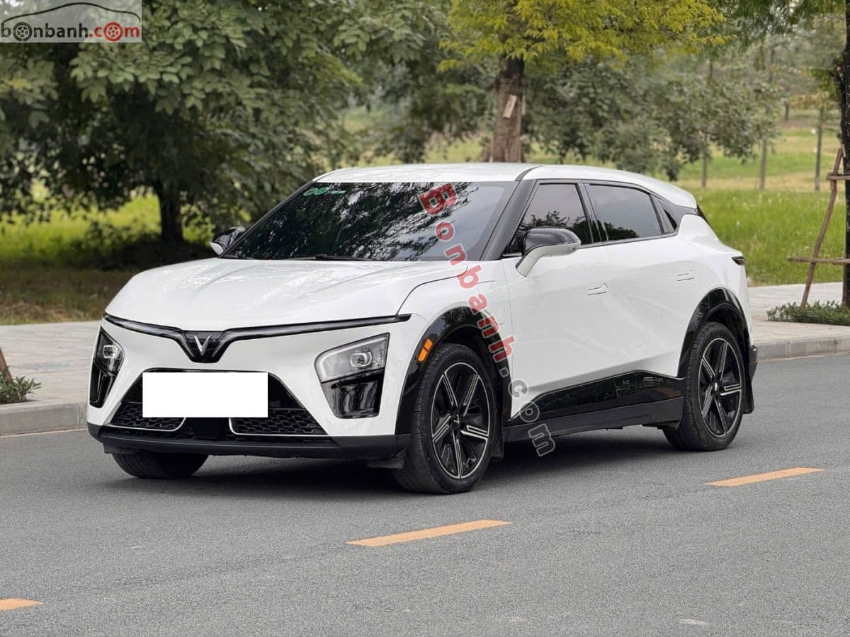 2026 VinFast VF7 Plus AWD