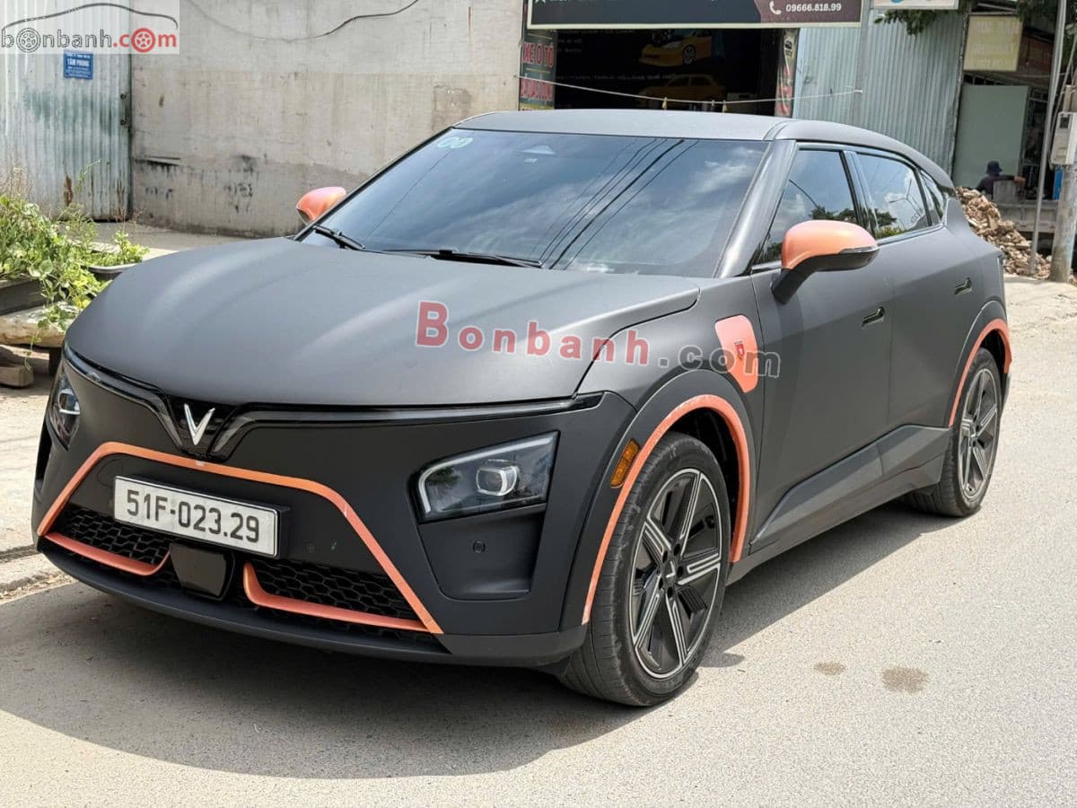 2024 VinFast VF7 Plus AWD - Image 1