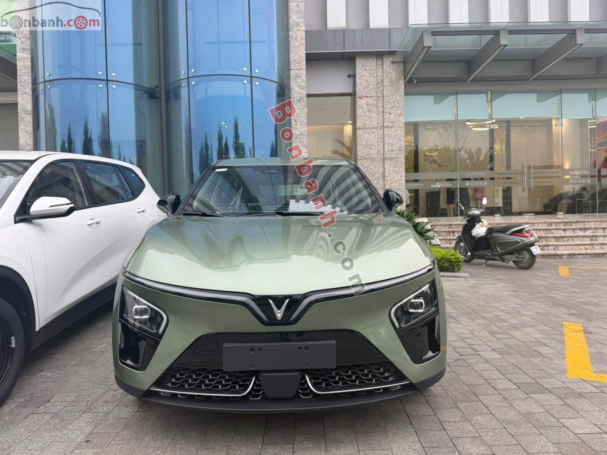2026 VinFast VF7 Eco