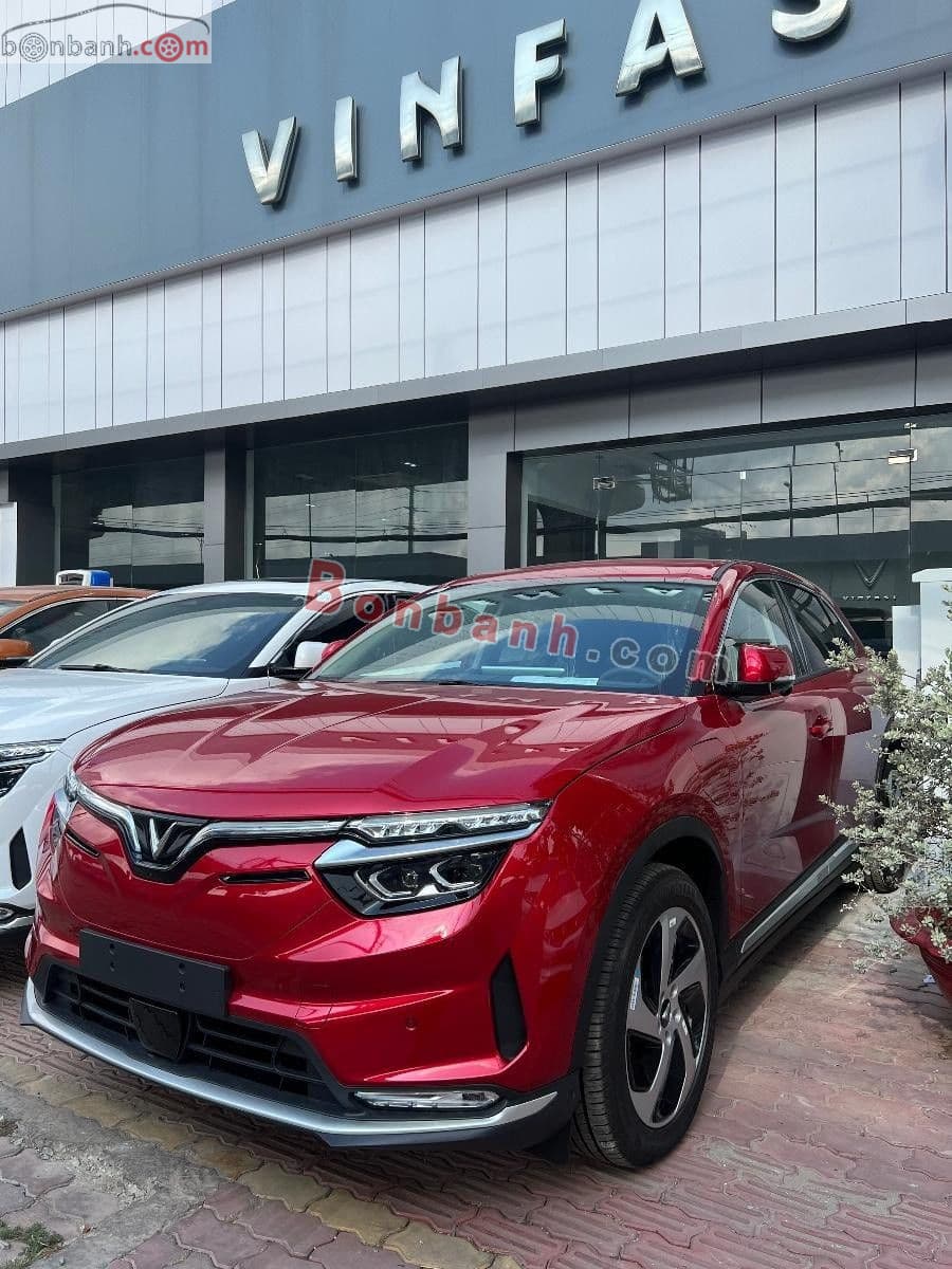 2026 VinFast VF8 Eco