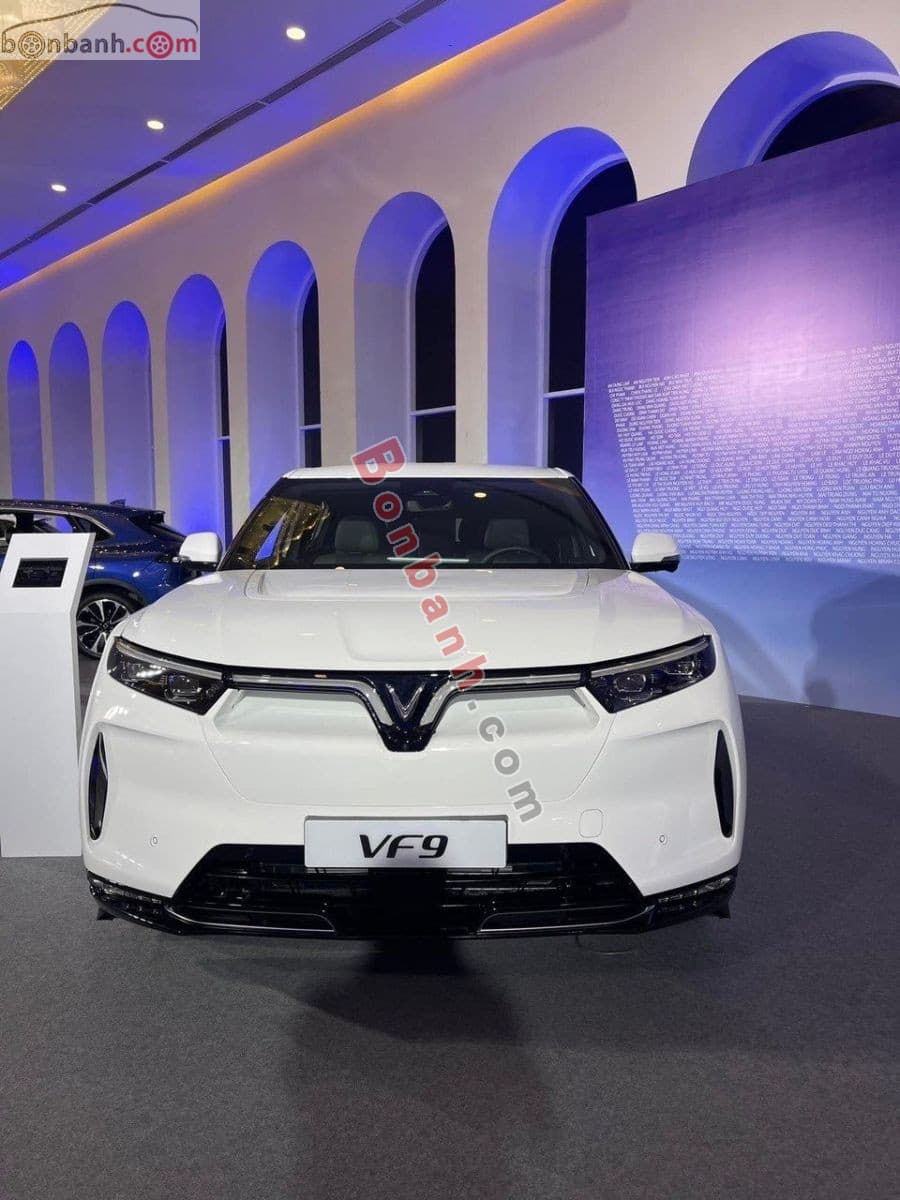 2026 VinFast VF9 Eco