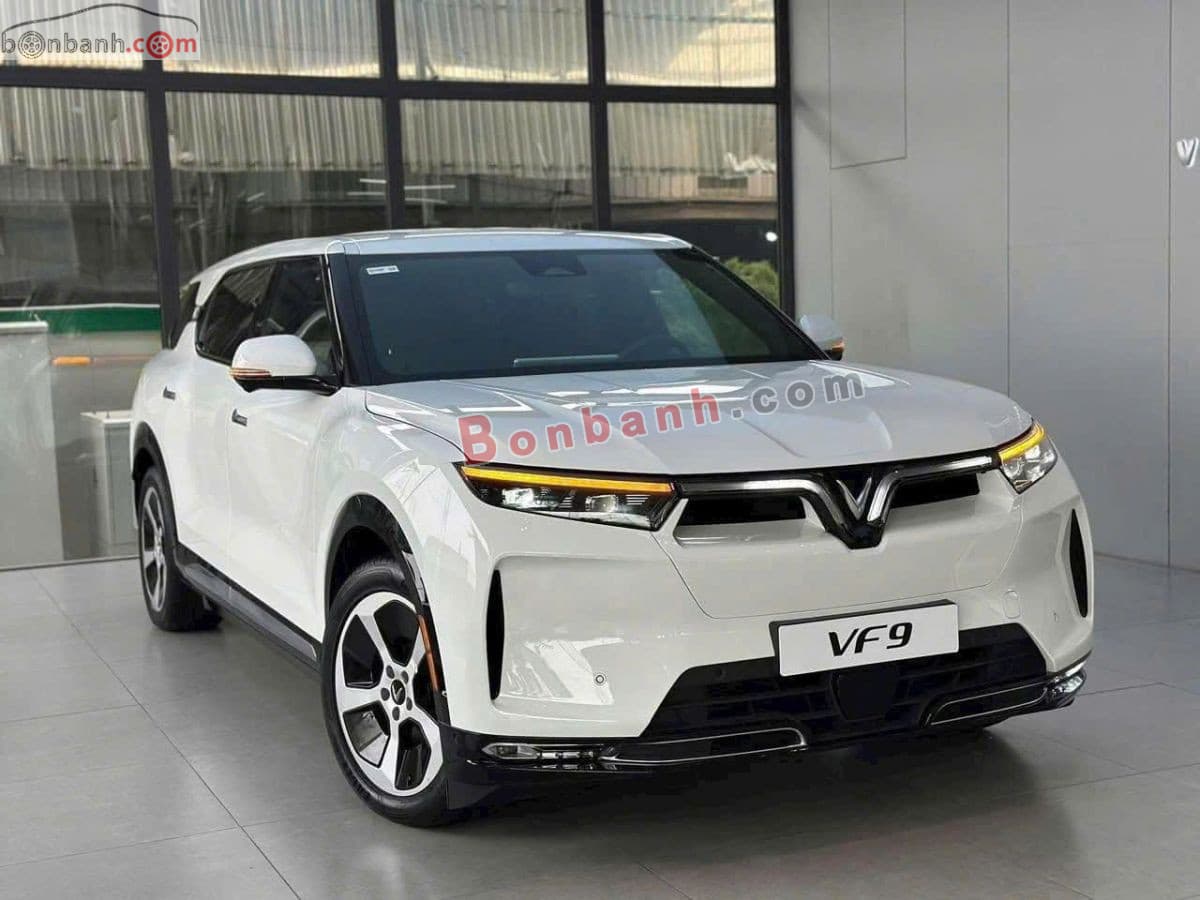 2026 VinFast VF9 Eco