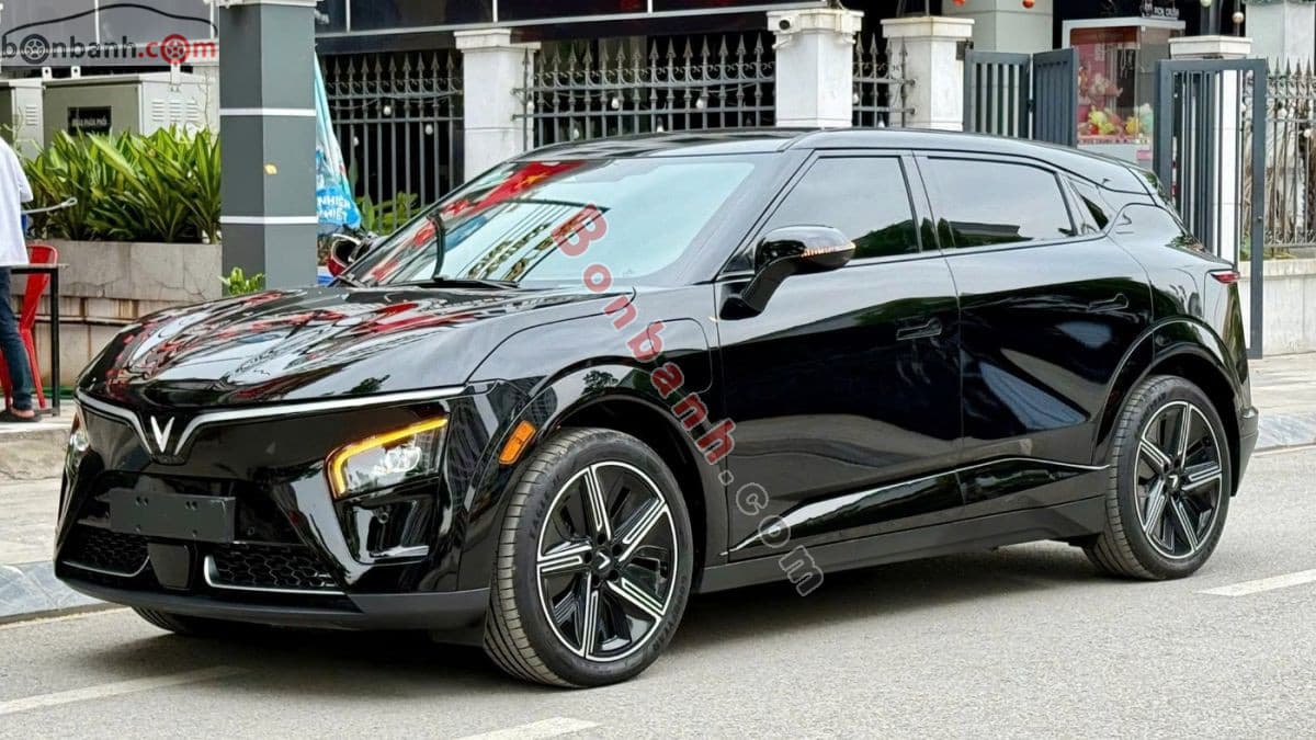 2026 VinFast VF7 Plus AWD