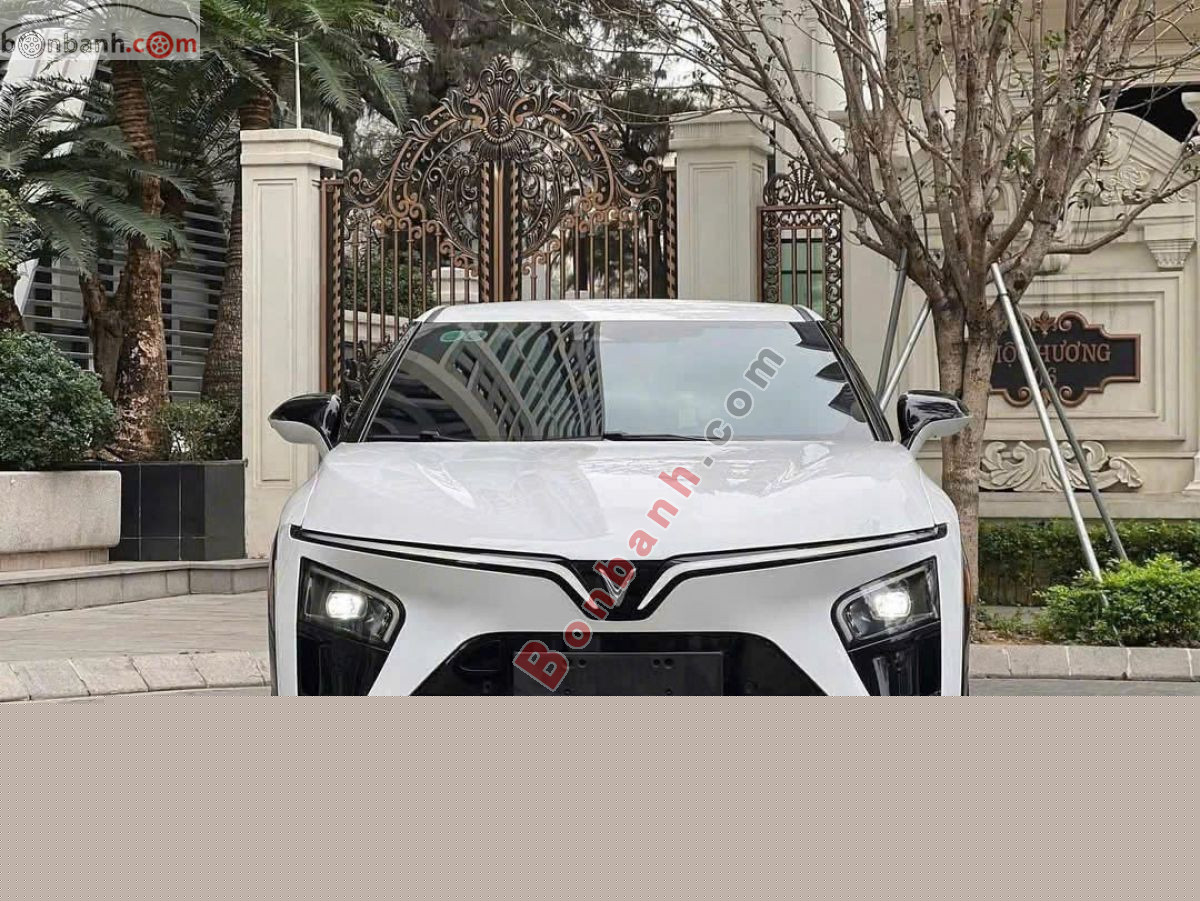 2026 VinFast VF7 Plus AWD