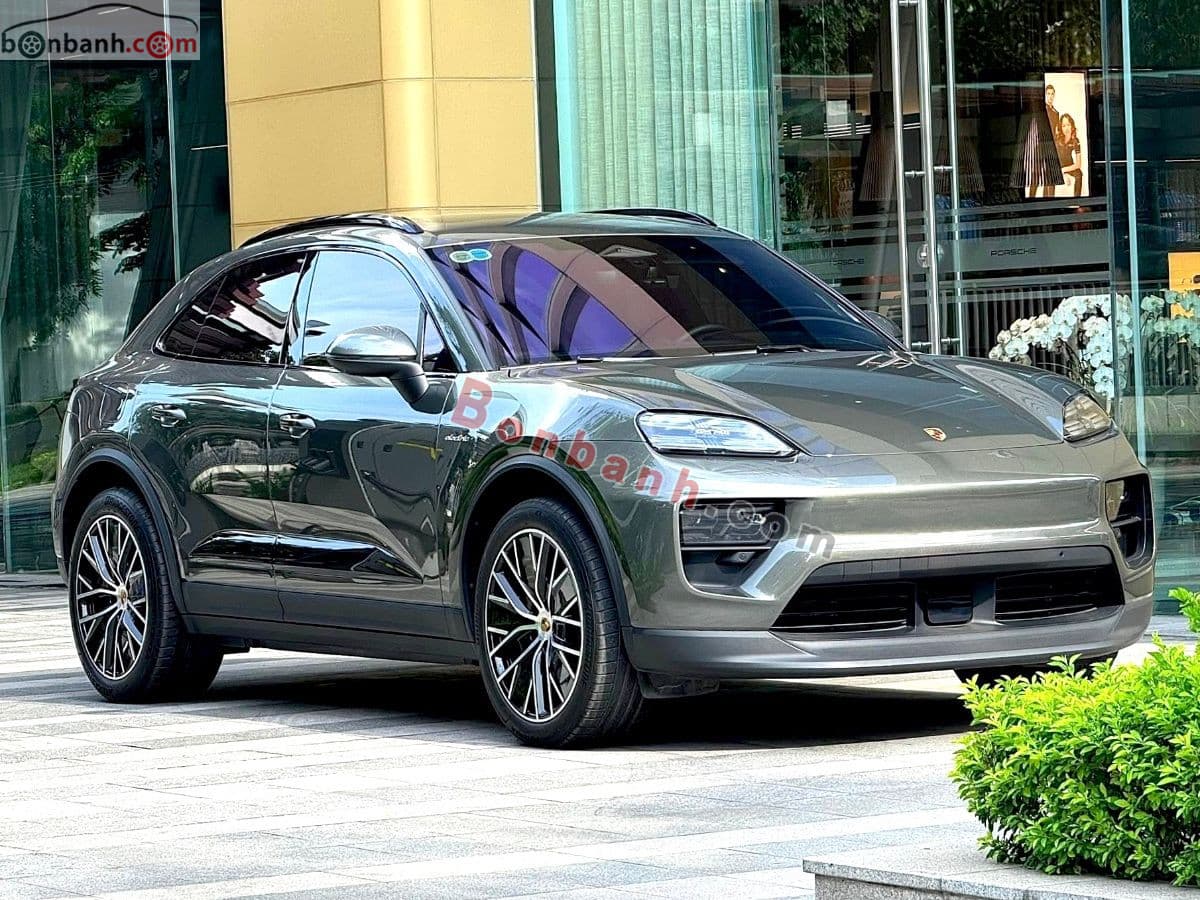 2025 Porsche Macan 4 EV
