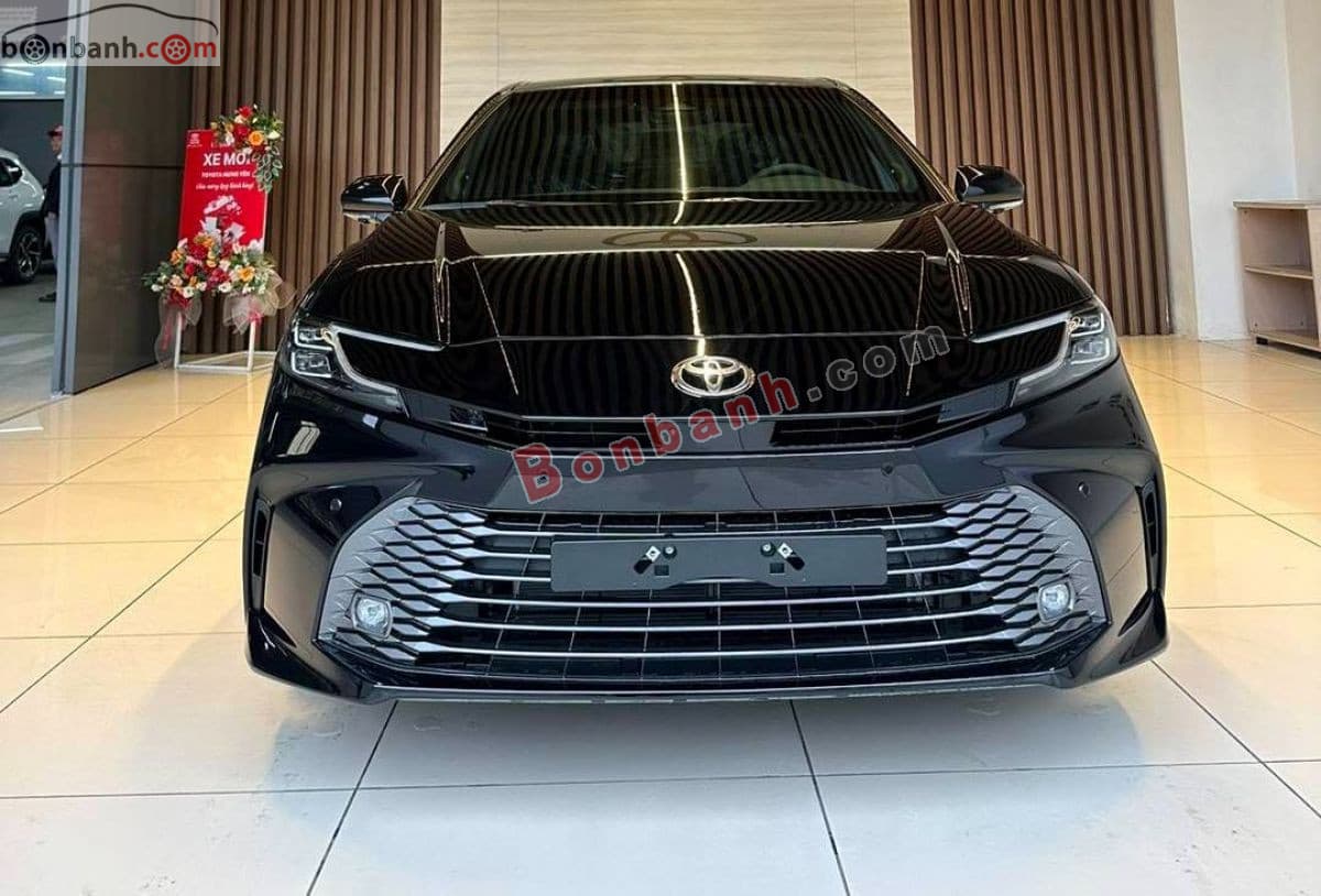 2026 Toyota Camry 2.5 HEV Top
