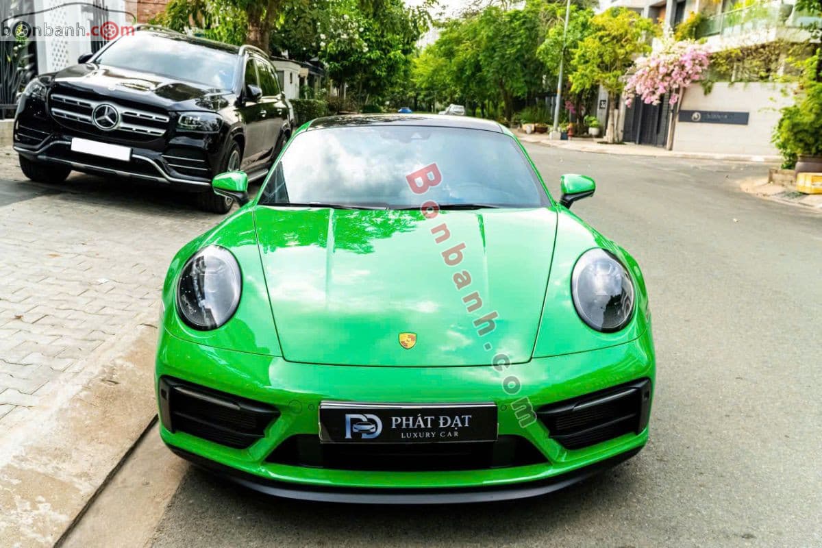 2023 Porsche 911 Carrera 4 GTS