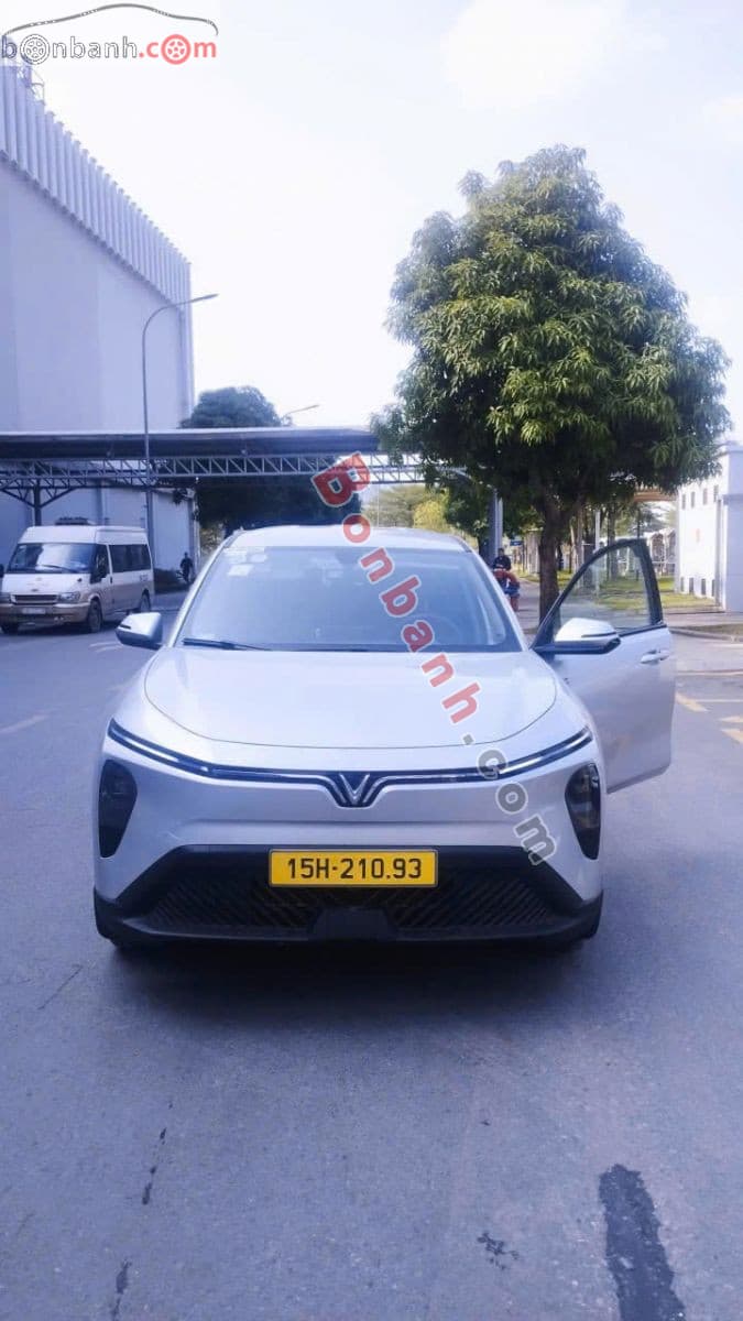 2025 VinFast Limo Green AT