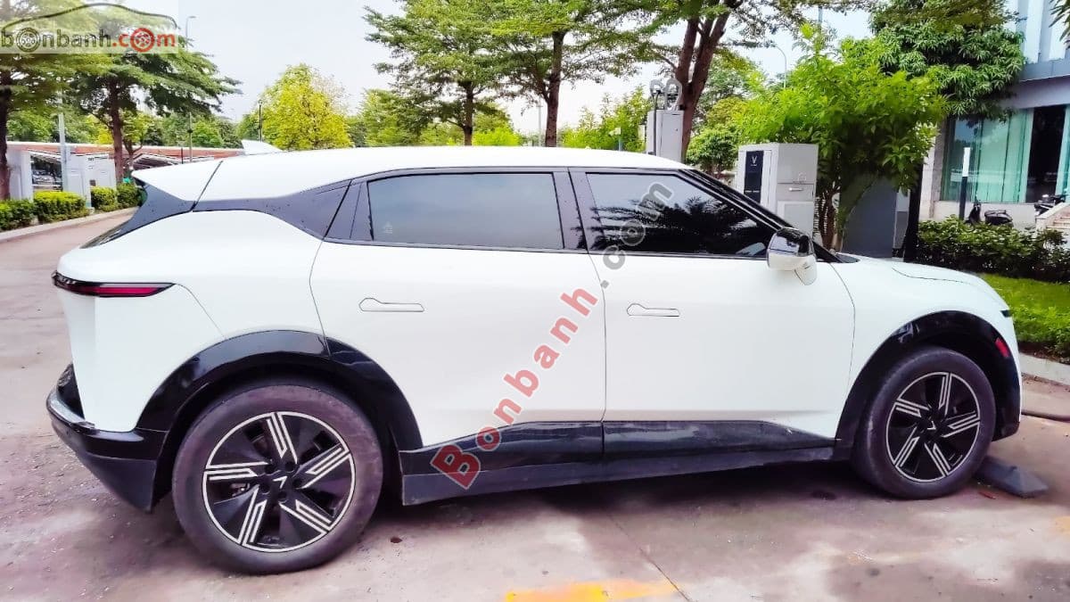 2025 VinFast VF7 Eco
