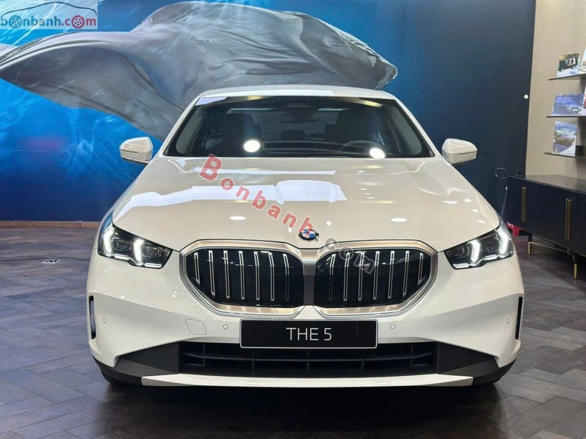 2024 BMW 5 Series 520i