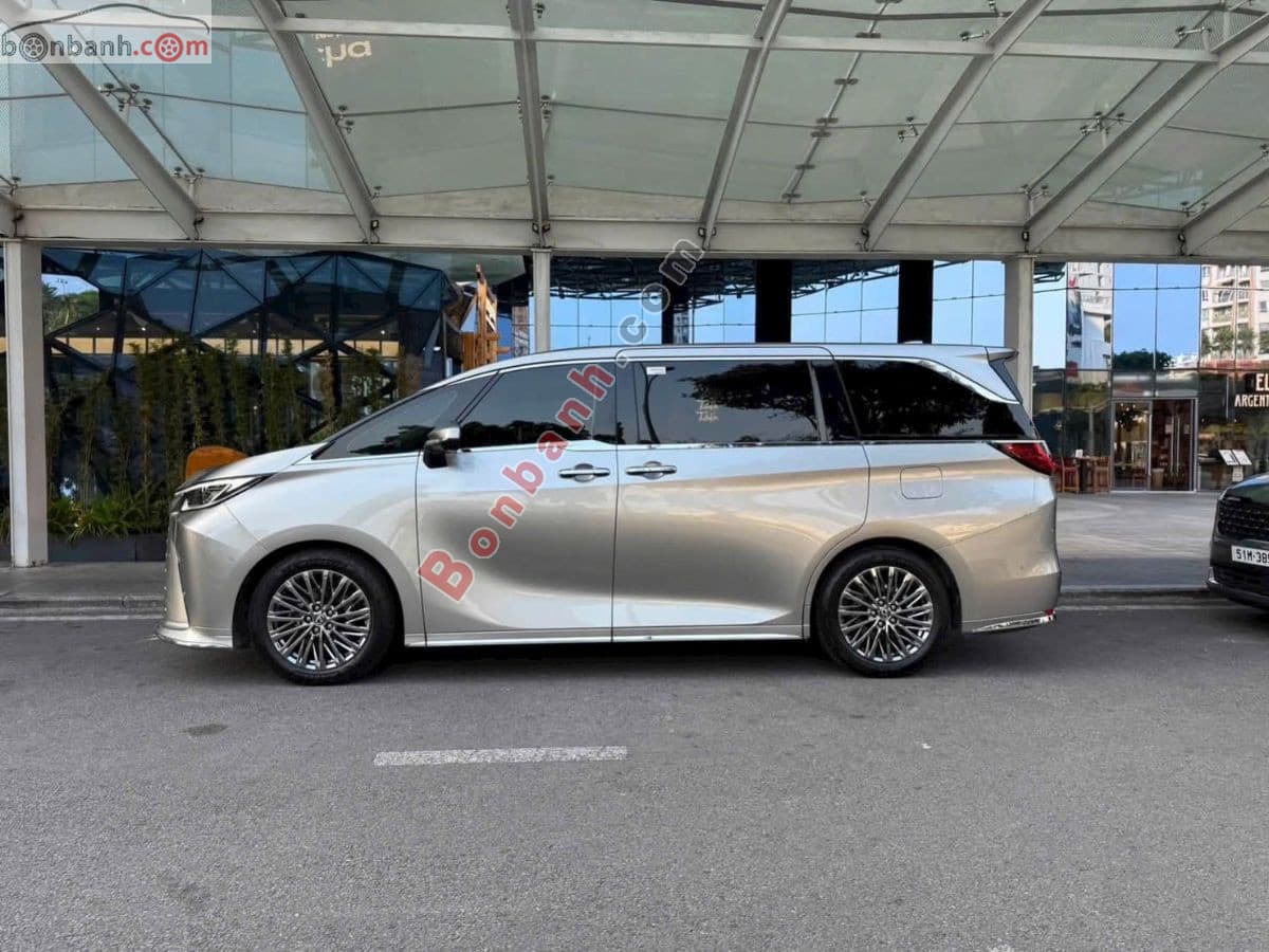 2025 Lexus LM 500h