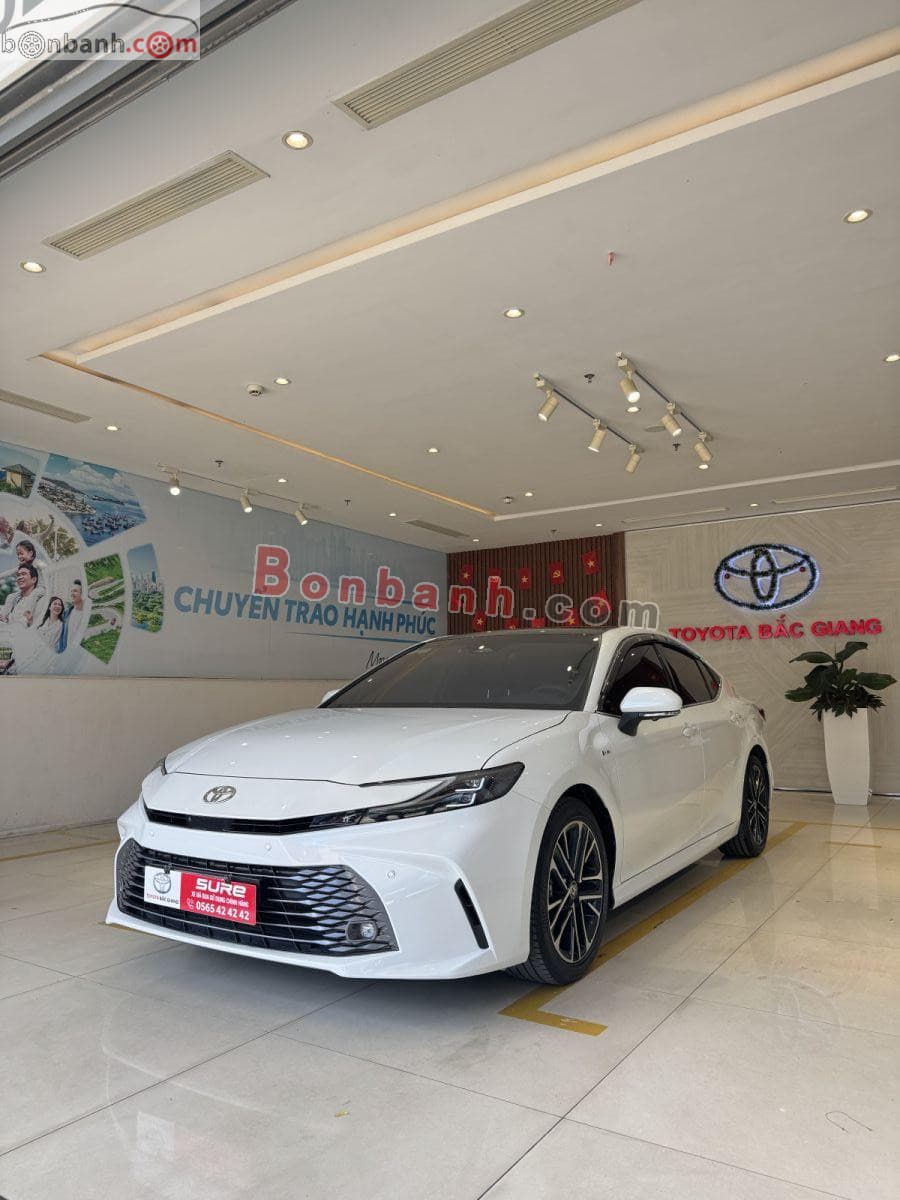 2025 Toyota Camry 2.5 HEV Top