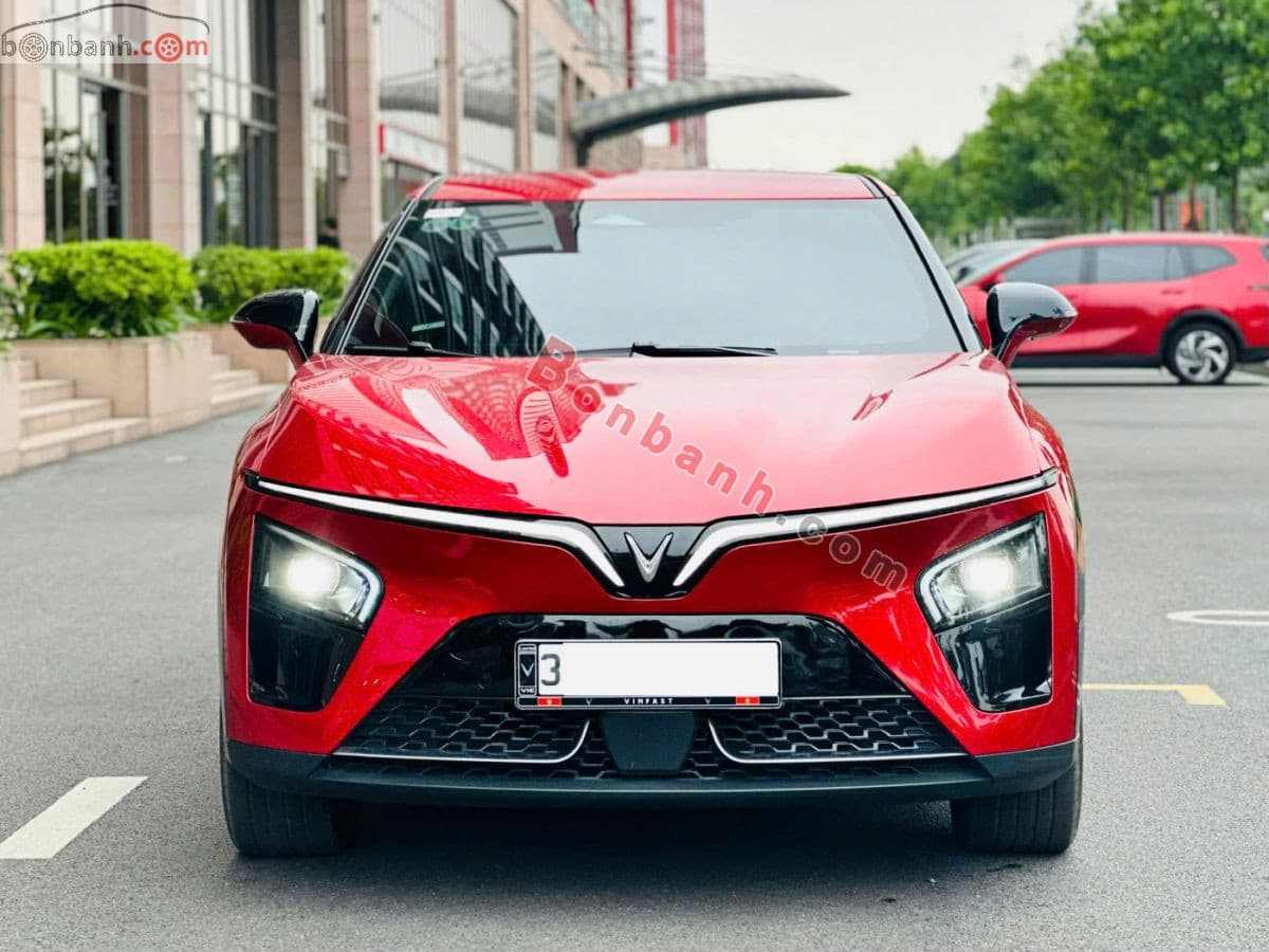 2025 VinFast VF7 Eco