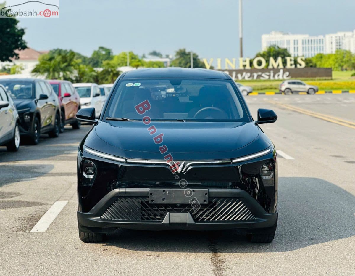2025 VinFast Limo Green AT