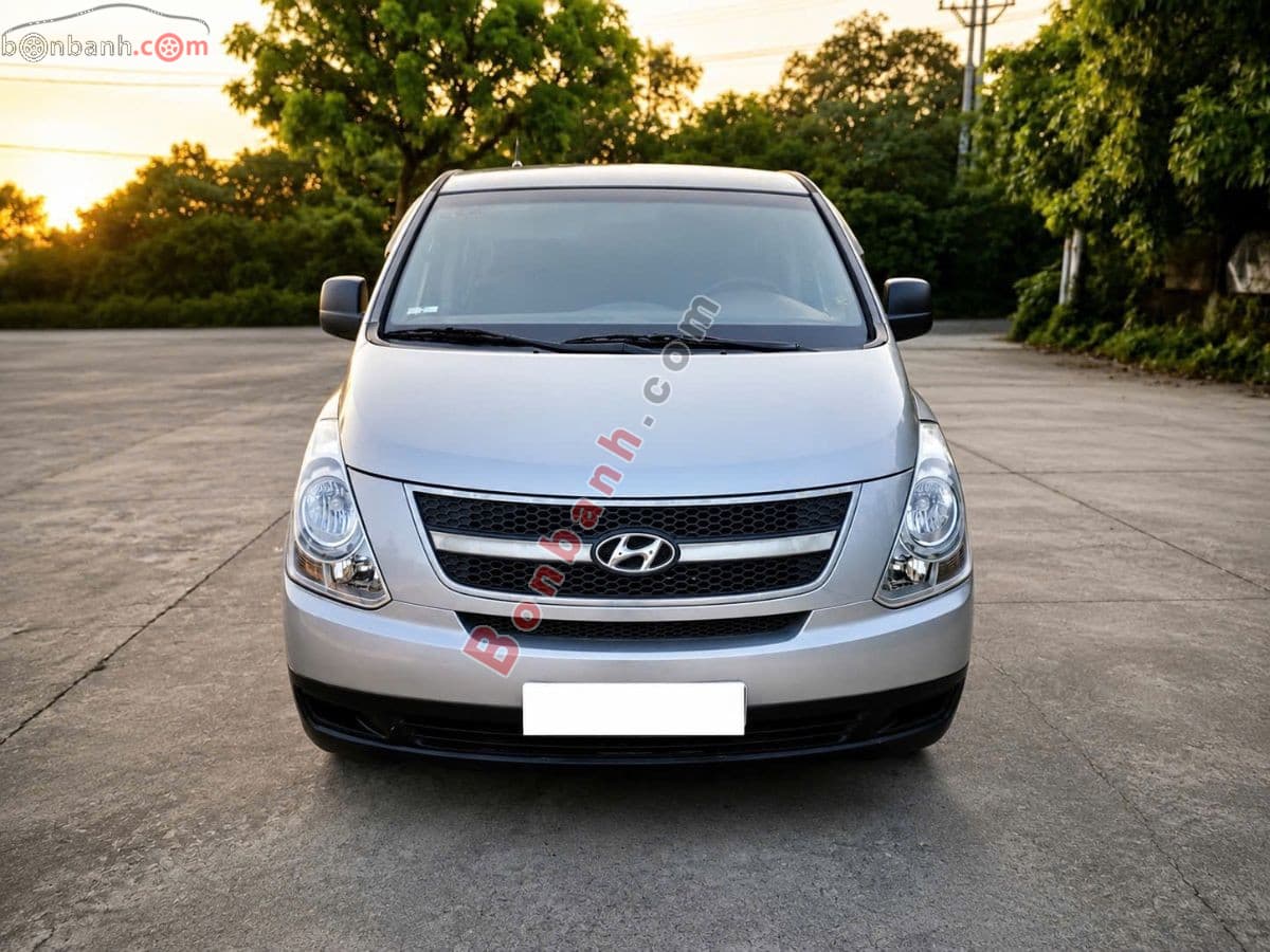 2010 Hyundai Grand Starex Van 2.5 MT