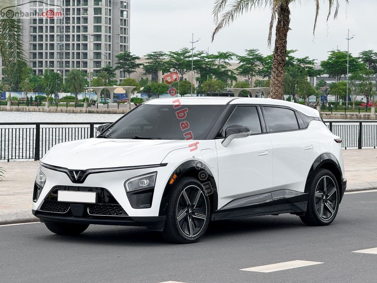2026 VinFast VF7 Plus AWD