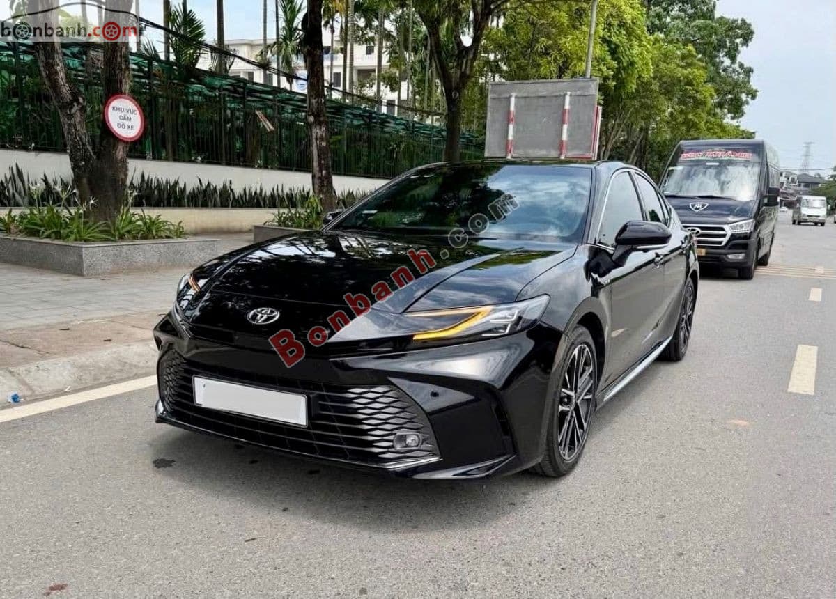 2025 Toyota Camry 2.5 HEV Top