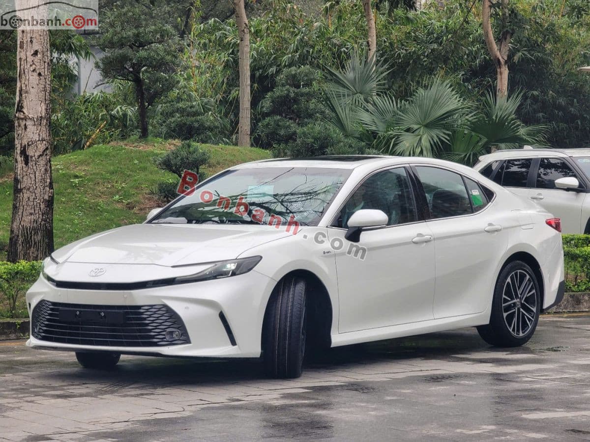 2026 Toyota Camry 2.5 HEV Mid