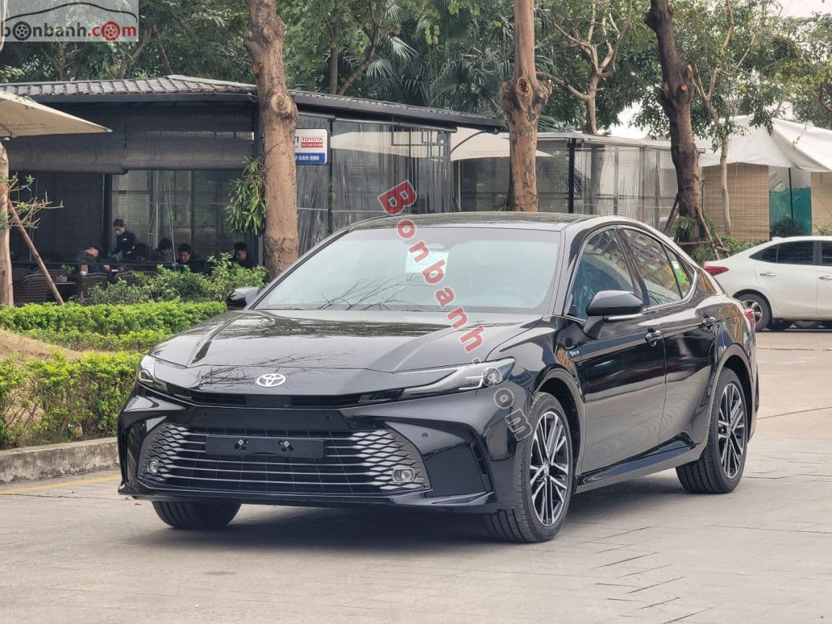 2026 Toyota Camry 2.5 HEV Mid
