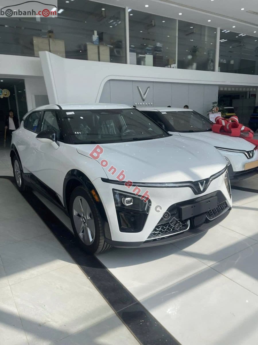 2026 VinFast VF7 Eco