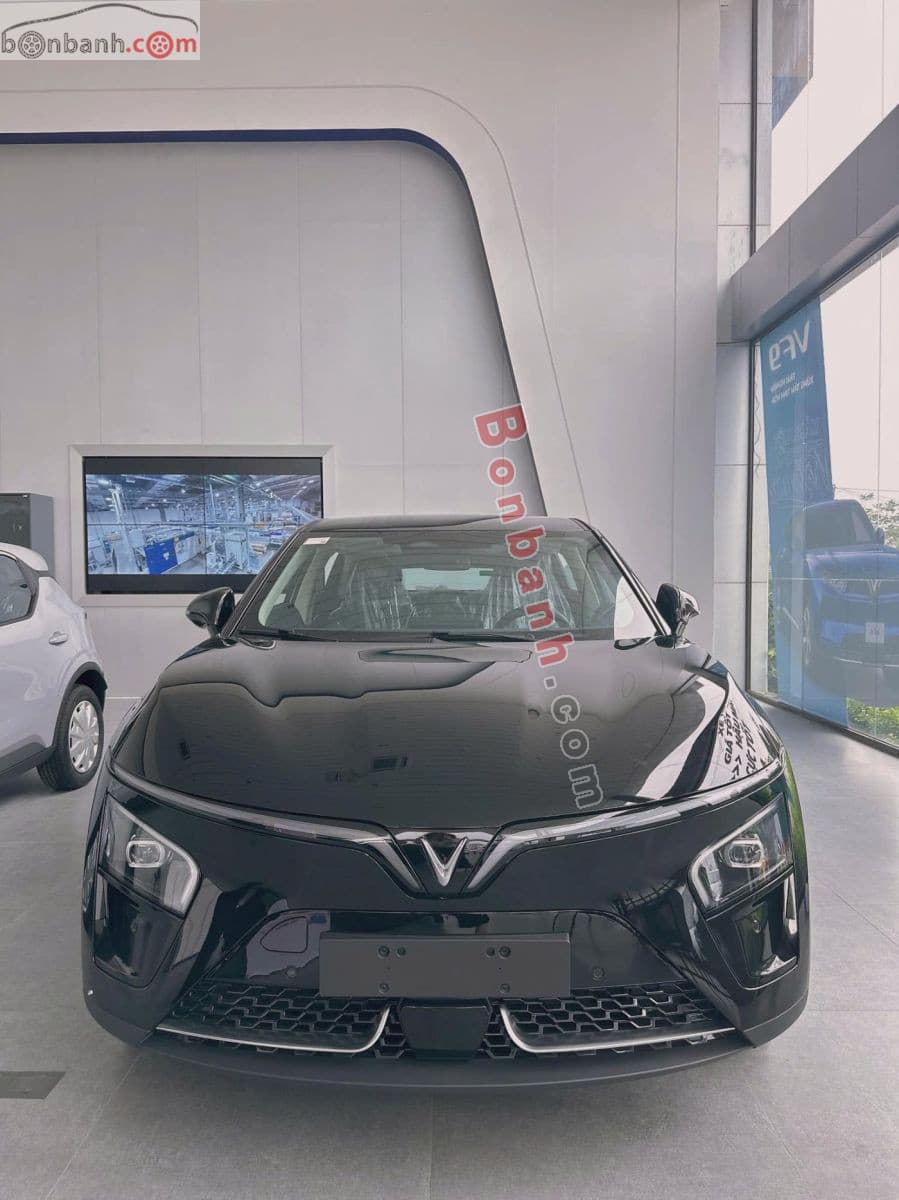 2026 VinFast VF7 Eco