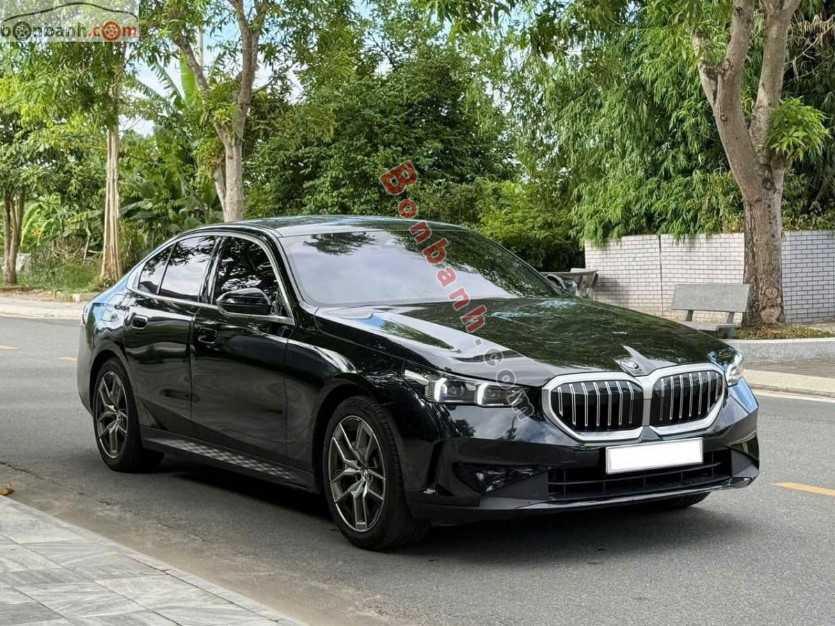 2025 BMW 5 Series 520i Premium