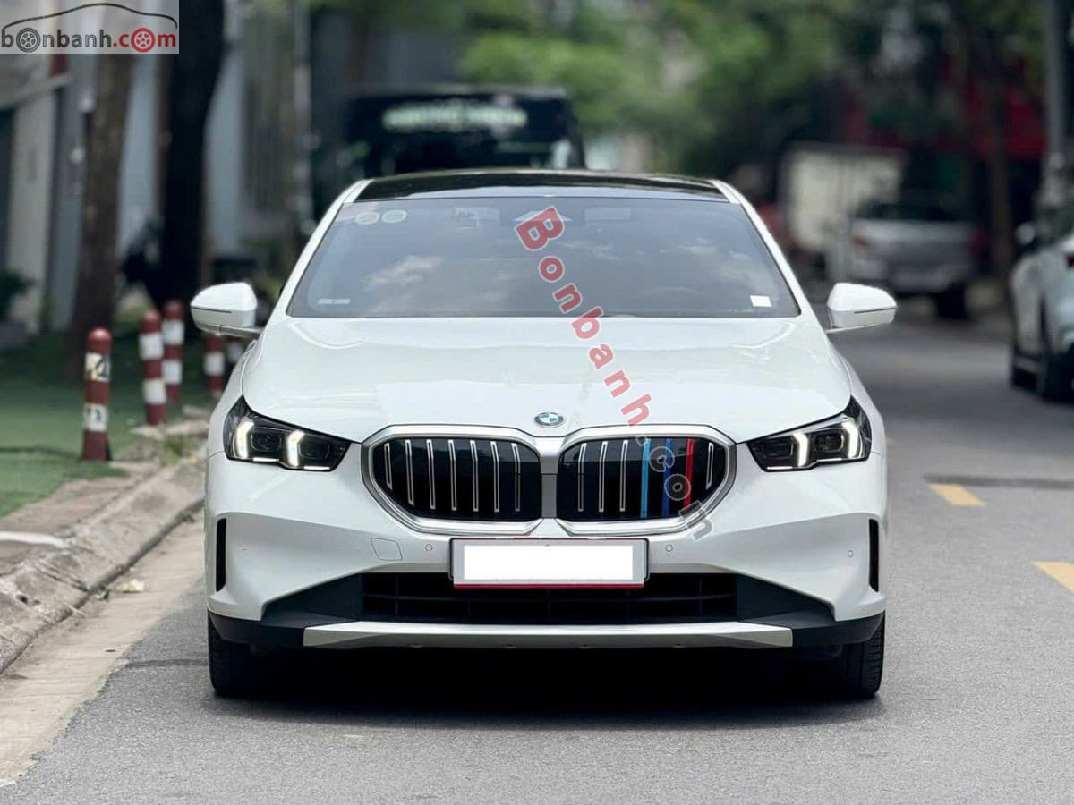 2025 BMW 5 Series 520i