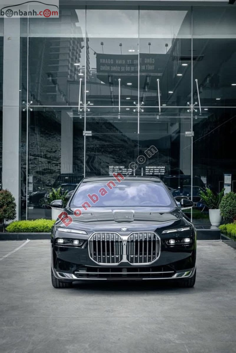 2025 BMW 7 Series 740i Pure Excellence