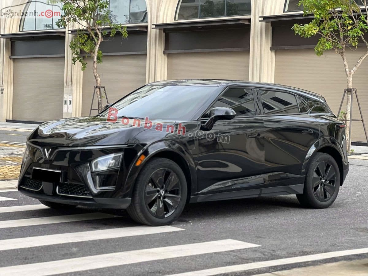 2025 VinFast VF7 Eco