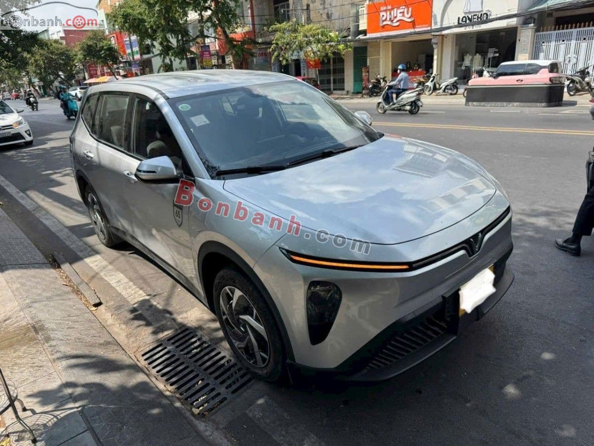 2025 VinFast Limo Green AT