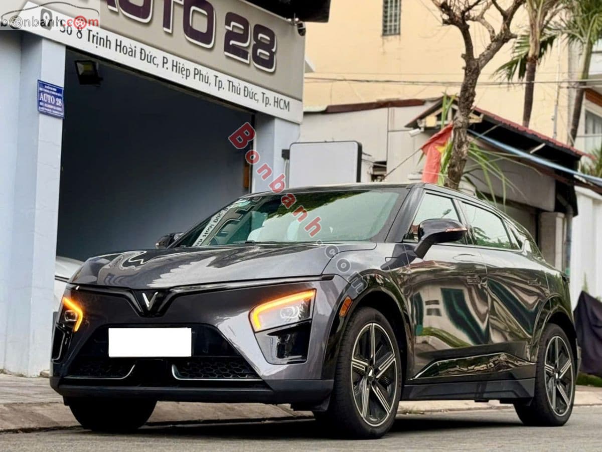 2025 VinFast VF7 Plus AWD