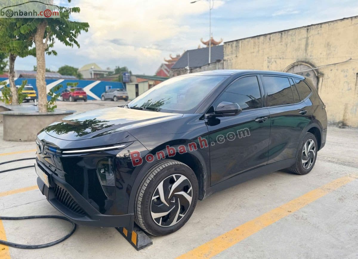 2025 VinFast Limo Green AT
